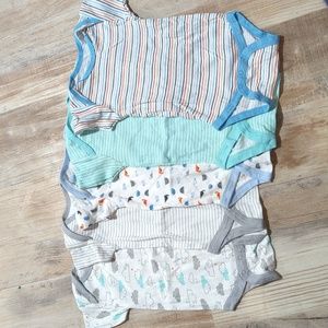 5 onesies bundle 12 month